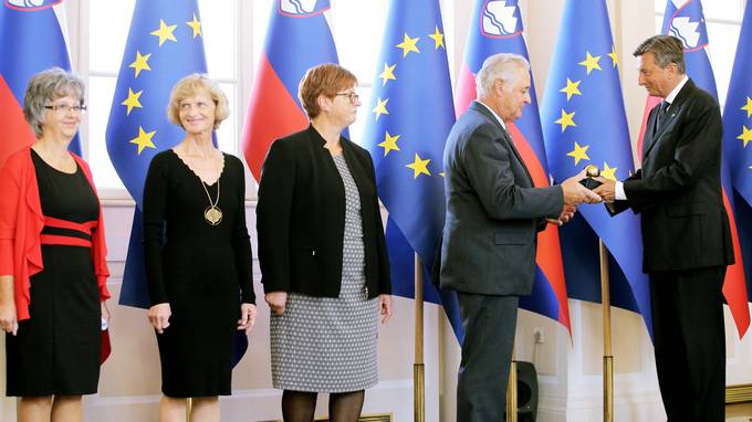 Predsednik republike vročil »Jabolko navdiha« Francu Pergarju, Nadi Herga, Darinki Rakovec in Stanki Premuš